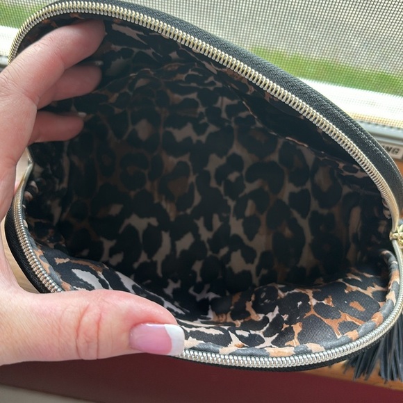 COPY - Victoria’s secret zip up makeup bag - Picture 6 of 8